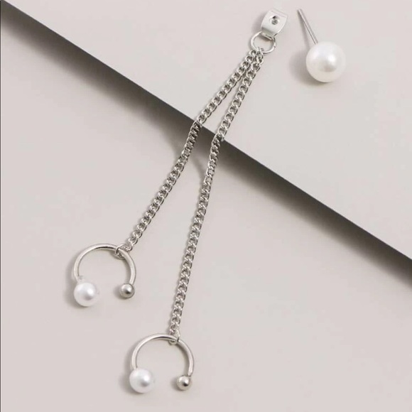 • Isla • Faux Pearl Tassel Cuff Earring - Picture 4 of 5